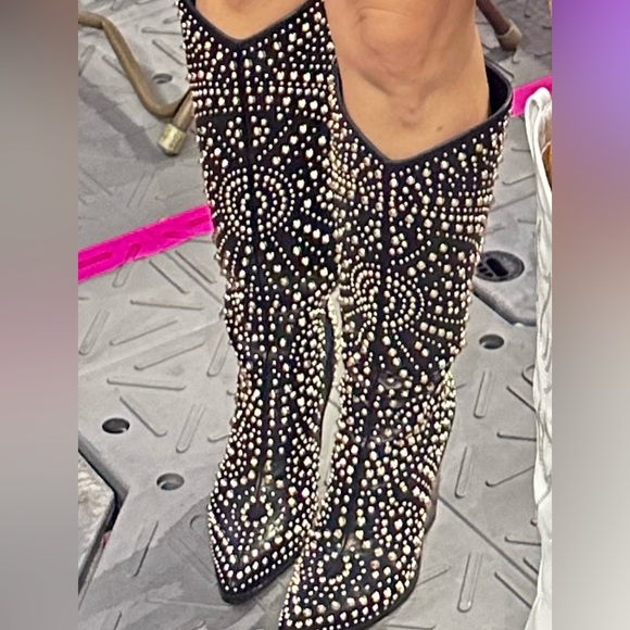 Studded boots! - Picture 4 of 4